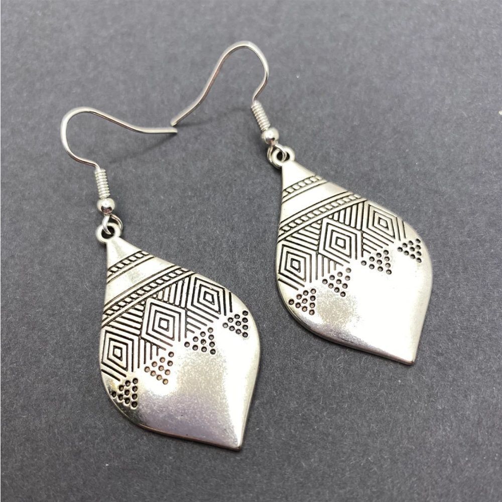 5 for $25 Diamond Shaped EARRINGS